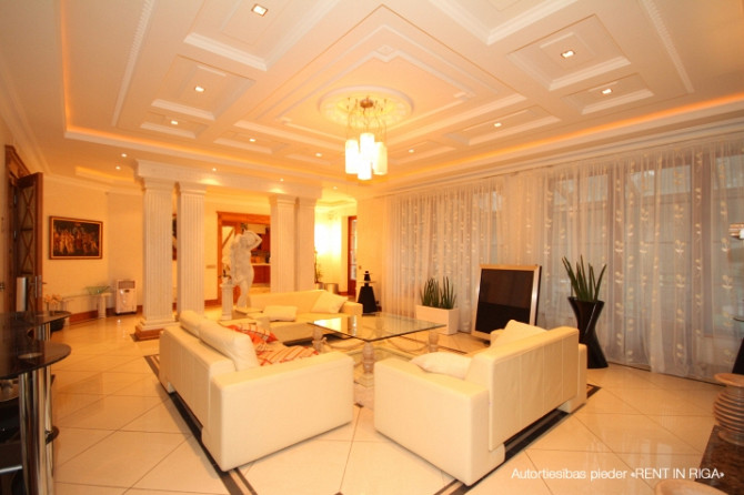 Tiek izīrēta savrupmāja ar baseinu, sporta zāli un basketbola laukumu Mežparkā. Māja sastāv Rīga - foto 5