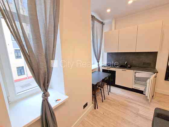 Новостройка, благоустроенный озеленённый двор, въездные ворота оснащены Рига