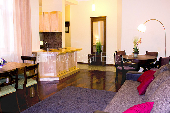 Pagalma māja, renovēta māja, slēgts pagalms, pagalmā bērnu spēļu laukums, ir lifts, kāpņu Rīga - foto 11