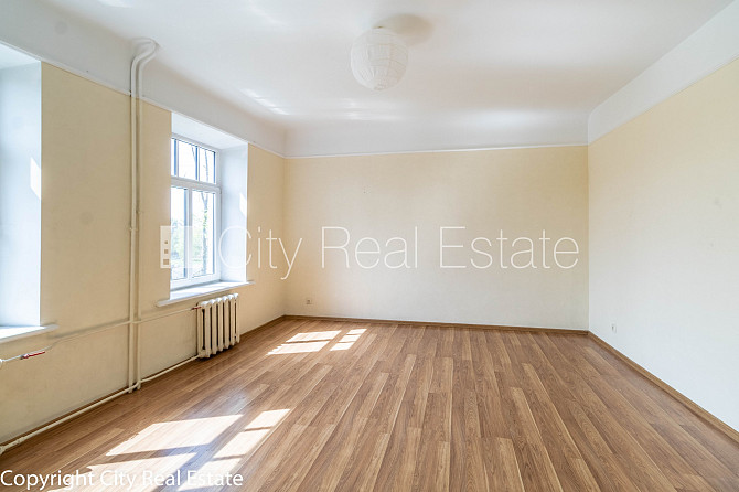 Fasādes māja, renovēta māja, iežogota teritorija, vieta automašīnai, ieeja no pagalma, Rīga - foto 19