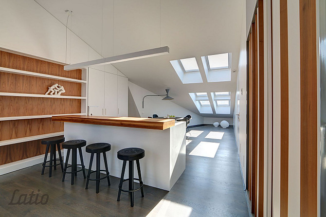 Pārdod pilnībā mēbelētu un ar sadzīves tehniku aprīkotu dzīvokli jaunajā daudzdzīvokļu Rīga - foto 3