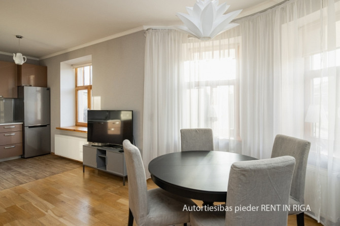 Sākot ar 2026.gada 24.martu īrei tiek piedāvāts mājīgs un silts 2-istabu dzīvoklis pašā Rīga - foto 1
