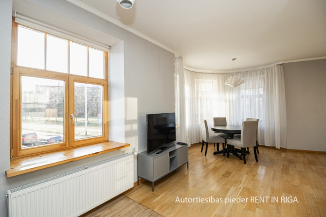 Sākot ar 2026.gada 24.martu īrei tiek piedāvāts mājīgs un silts 2-istabu dzīvoklis pašā Rīga - foto 2