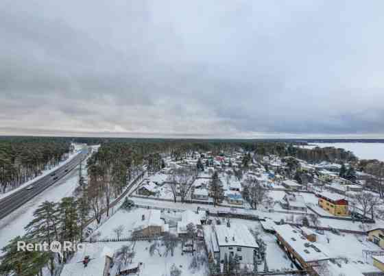 Piedāvājumā ir skaists, taisnstūrveida zemes gabals vienā no patīkamākajiem privātmāju rajoniem, un  Ādažu novads