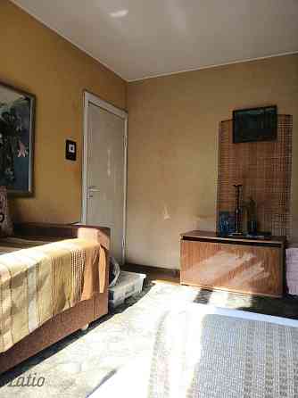 Pārdod remontējamu dzīvokli Iļģuciema centrā.

Vidējais stāvs, vidējā kāpņu telpa.
Mājā nomainīti ko Rīga