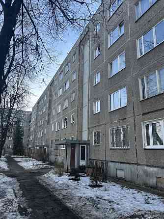 Pārdod remontējamu dzīvokli Iļģuciema centrā.

Vidējais stāvs, vidējā kāpņu telpa.
Mājā nomainīti ko Rīga