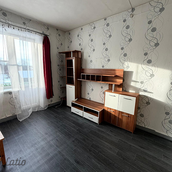 Piedāvājam iegādāties funkcionālu un gaišu divu istabu dzīvokli Skrundas ielā 33. Šis ir Kuldīga un novads - foto 1