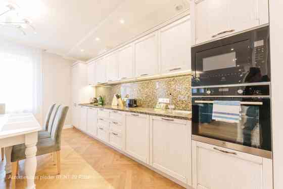 Piedāvājam iegādāties ekskluzīvus 3-istabu apartamentus Rīgas centrā, jaunā rekonstruētā projektā Pe Рига