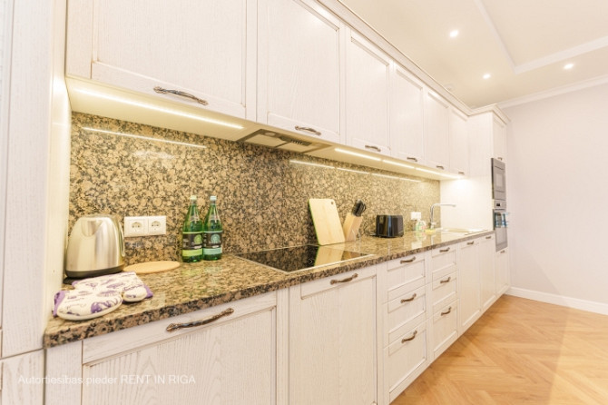 Piedāvājam iegādāties ekskluzīvus 3-istabu apartamentus Rīgas centrā, jaunā rekonstruētā projektā Pe Рига - изображение 5