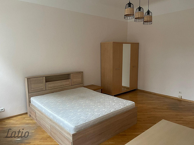 Tiek izīrēts dzīvoklis renovētā mājā pašā pilsētas centrā. Līdzās veikali, Rīga - foto 3