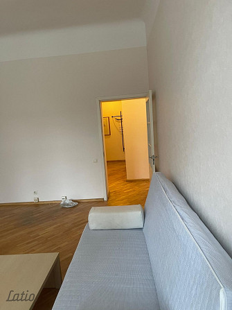 Tiek izīrēts dzīvoklis renovētā mājā pašā pilsētas centrā. Līdzās veikali, Rīga - foto 4