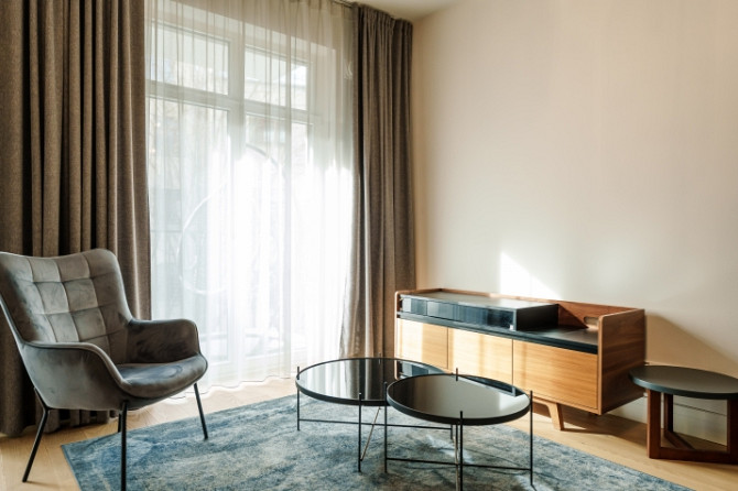 Izīrē elegantu 2-istabu dzīvokli prestižajā 