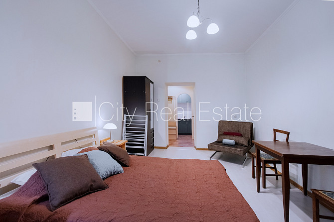 Renovēta māja, maksas stāvvieta, ir lifts, guļamistabu skaits 1 gab., viesistaba, viena istaba Rīga - foto 14