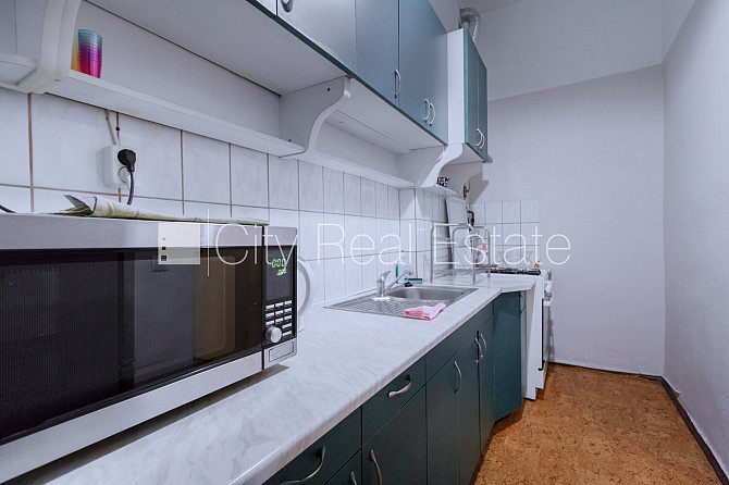 Renovēta māja, maksas stāvvieta, ir lifts, guļamistabu skaits 1 gab., viesistaba, viena istaba Rīga - foto 19