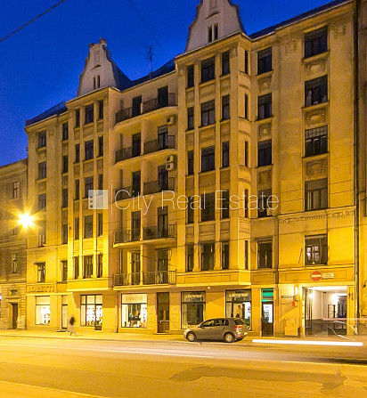 Renovēta māja, ir lifts, kāpņu telpa pēc kapitālā remonta, logi vērsti uz ielas pusi, Rīga - foto 12