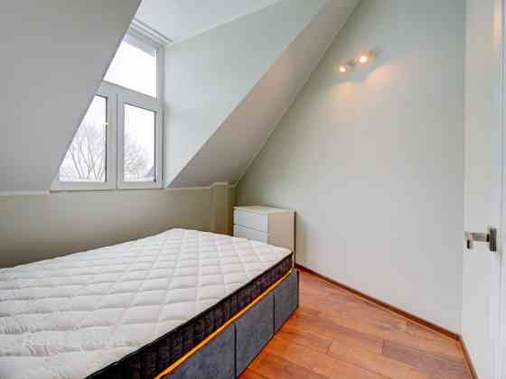 Предлагается уникальная мансардная квартира в новом проекте на улице Katoļu 11  с Рига