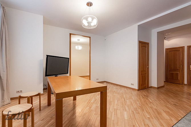 Izīrē gaišu un ērtu dzīvokli klusā ielā pašā pilsētas centrā. Blakus atrodas Rīga - foto 4