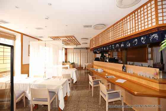 Iznomā retsorāna telpas Vecrīgā, Kungu un Mārstaļu ielu krustojumā.  1. stāvā izvietota zāle un palī Rīga