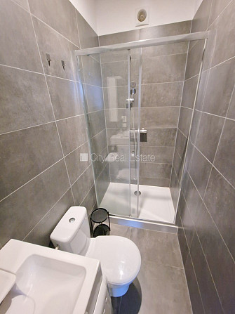 Fasādes māja, renovēta māja, slēgts pagalms, ieeja no ielas, kāpņu telpa pēc kapitālā Rīga - foto 13