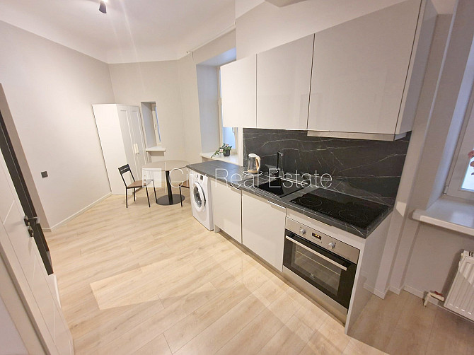 Fasādes māja, renovēta māja, slēgta teritorija, ieeja no ielas, ir lifts, kāpņu telpa pēc Rīga - foto 4