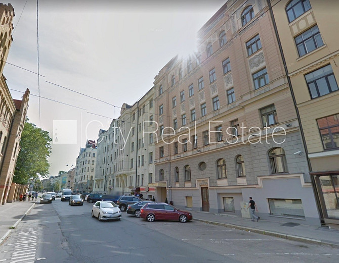 Fasādes māja, renovēta māja, slēgta teritorija, ieeja no ielas, ir lifts, kāpņu telpa pēc Rīga - foto 19