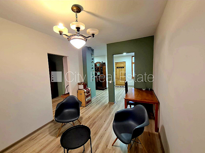 Privātmāja, labiekārtots apzaļumots pagalms, iežogota teritorija, logi vērsti mājas abās Rīga - foto 4