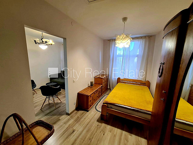 Privātmāja, labiekārtots apzaļumots pagalms, iežogota teritorija, logi vērsti mājas abās Rīga - foto 12