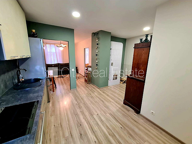 Privātmāja, labiekārtots apzaļumots pagalms, iežogota teritorija, logi vērsti mājas abās Rīga - foto 6