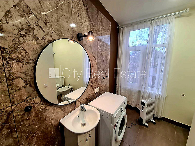 Privātmāja, labiekārtots apzaļumots pagalms, iežogota teritorija, logi vērsti mājas abās Rīga - foto 13