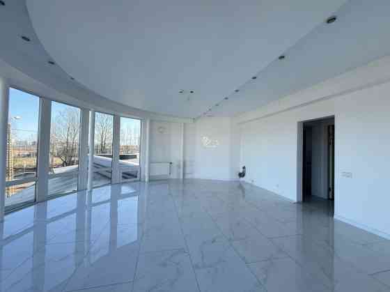 Аренда офисного помещения с красивым панорамным видом.  Предлагаются светлые и Рига