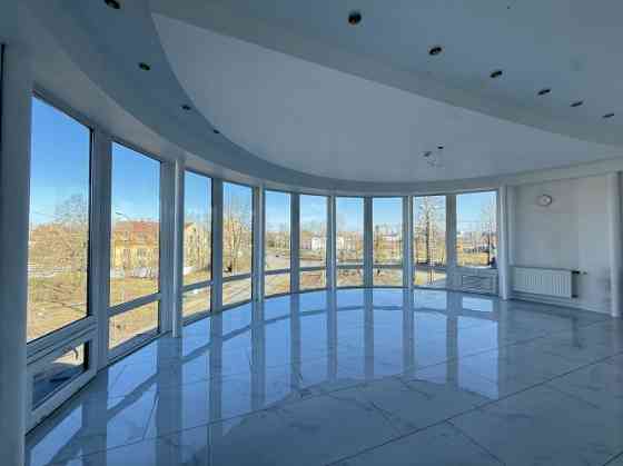 Аренда офисного помещения с красивым панорамным видом.  Предлагаются светлые и Рига