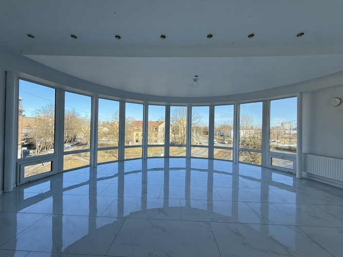 Аренда офисного помещения с красивым панорамным видом.  Предлагаются светлые и Рига - изображение 1