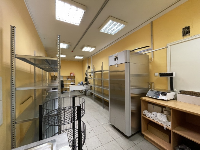 Торговые помещения с входом с фасада здания. Подходят для магазина, медицинского Рига - изображение 8