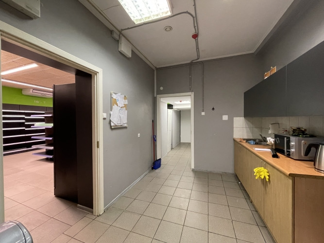 Торговые помещения с входом с фасада здания. Подходят для магазина, медицинского Рига - изображение 9