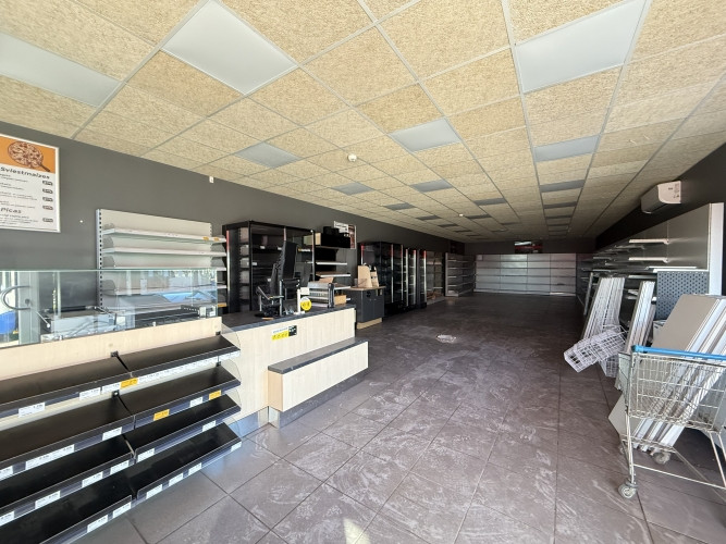 Торговые помещения с входом с фасада здания. Подходят для магазина, медицинского Рига - изображение 4