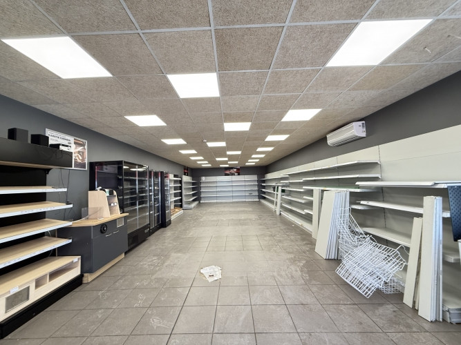 Торговые помещения с входом с фасада здания. Подходят для магазина, медицинского Рига - изображение 2