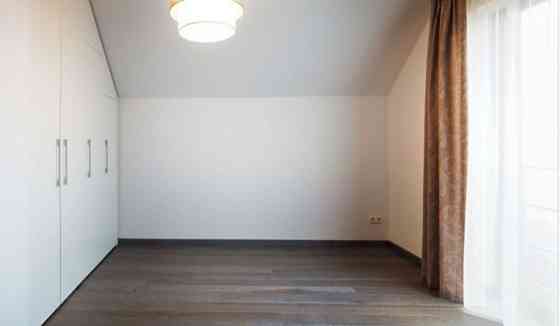 В долгосрочную аренду предлагается современный  дом. В таунхаусе просторная, Rīgas rajons