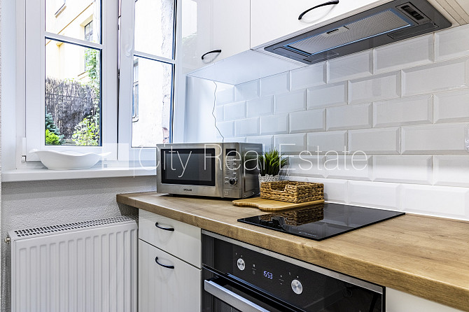 Pagalma māja, ieeja no pagalma, cokolstāvs, logi vērsti uz pagalma pusi, studio tipa, virtuve Rīga - foto 18