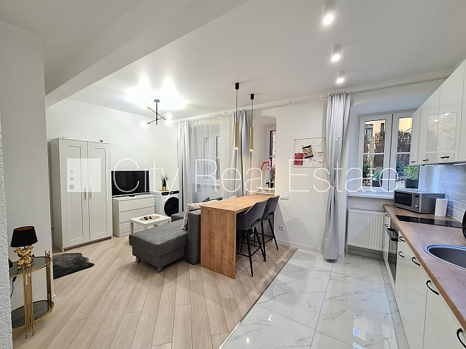 Pagalma māja, ieeja no pagalma, cokolstāvs, logi vērsti uz pagalma pusi, studio tipa, virtuve Rīga - foto 19