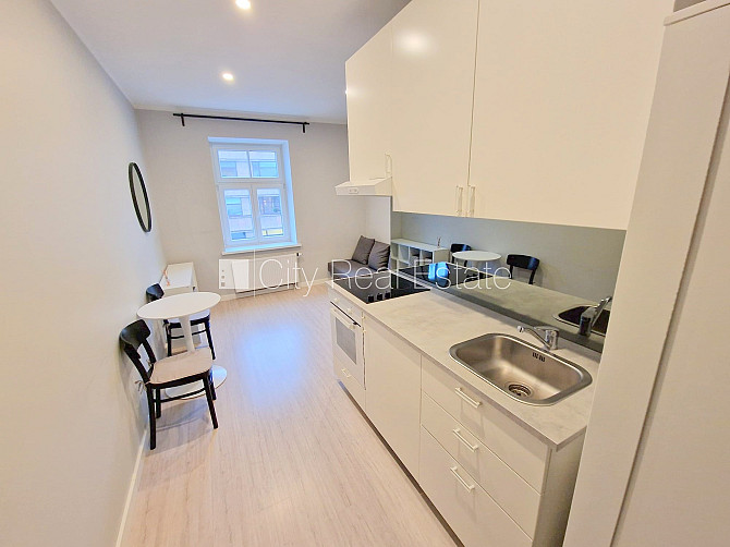 Fasādes māja, renovēta māja, slēgts pagalms, ieeja no ielas, kāpņu telpa pēc kapitālā Rīga - foto 14