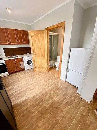 Fasādes māja, renovēta māja, slēgts pagalms, ieeja no ielas, kāpņu telpa pēc kapitālā Rīga - foto 3