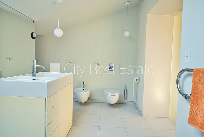 Дом во дворе, благоустроенная озеленённая территория, бесплатная стоянка во Рига - изображение 5