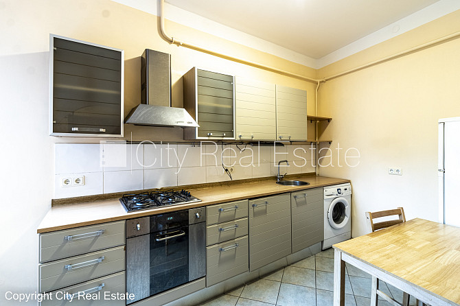 Дом во дворе, благоустроенная озеленённая территория, бесплатная стоянка во Рига - изображение 15