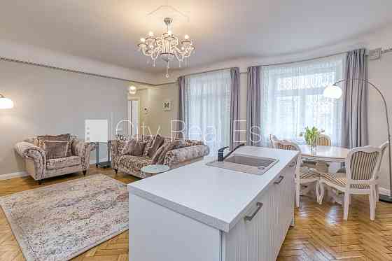 Фасадный дом, реновированный дом, закрытая территория, возможность аренды Рига