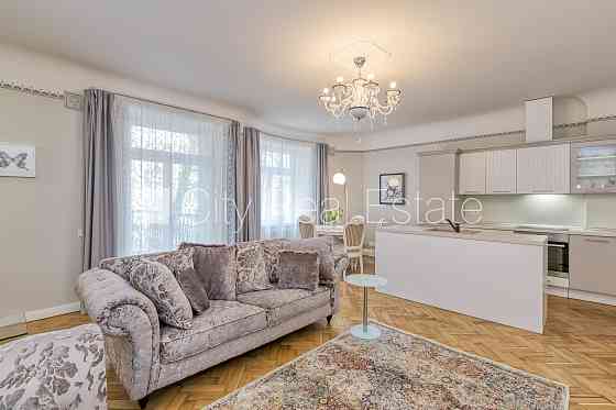 Фасадный дом, реновированный дом, закрытая территория, возможность аренды Рига