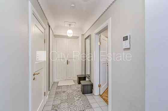 Фасадный дом, реновированный дом, закрытая территория, возможность аренды Рига