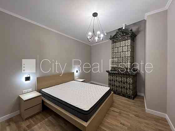 Здание во дворе, реновированный дом, благоустроенный озеленённый двор, закрытая Рига