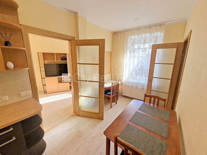 Здание во дворе, реновированный дом, благоустроенный озеленённый двор, закрытая Рига - изображение 20