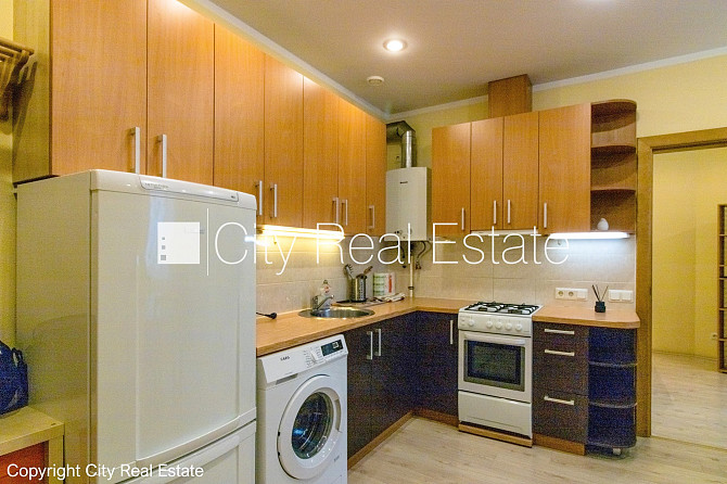 Здание во дворе, реновированный дом, благоустроенный озеленённый двор, закрытая Рига - изображение 13