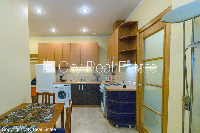 Здание во дворе, реновированный дом, благоустроенный озеленённый двор, закрытая Рига - изображение 17